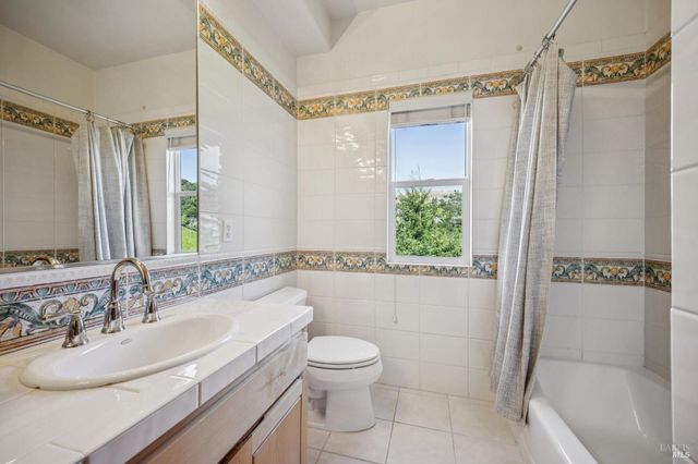 4 Meadow Ridge Dr, Corte Madera, CA 94925