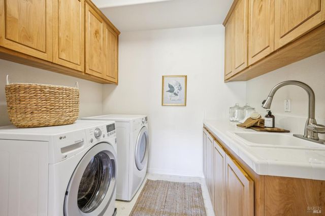 4 Meadow Ridge Dr, Corte Madera, CA 94925