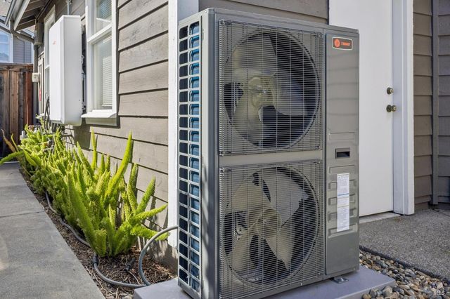 4 Meadow Ridge Dr, Corte Madera, CA 94925