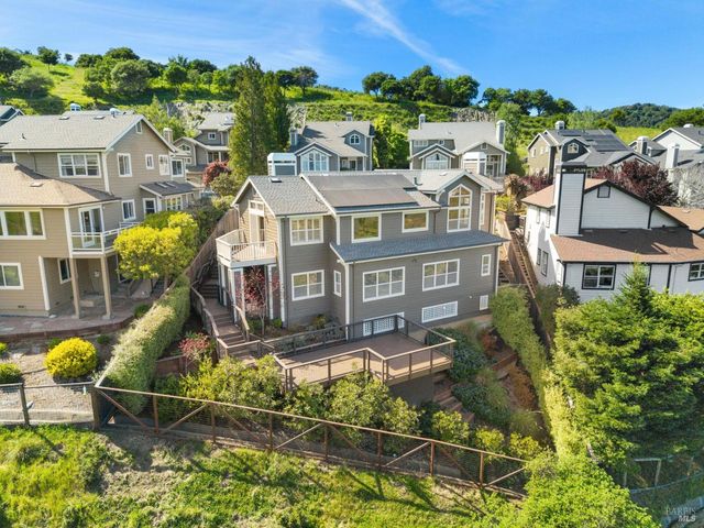 4 Meadow Ridge Dr, Corte Madera, CA 94925