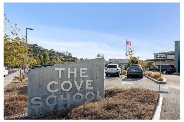 4 Meadow Ridge Dr, Corte Madera, CA 94925