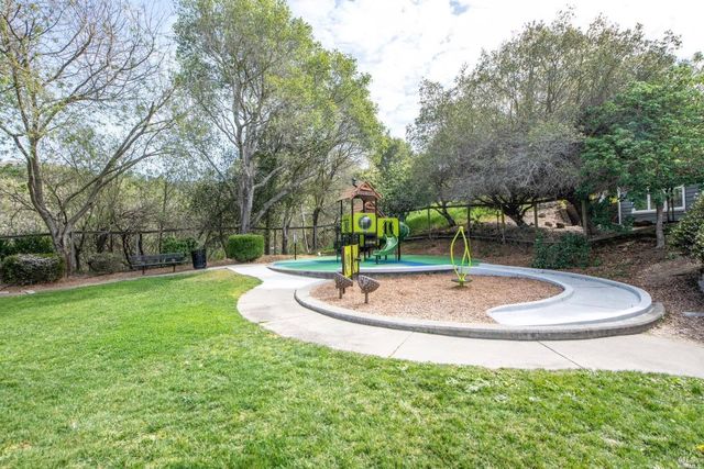 4 Meadow Ridge Dr, Corte Madera, CA 94925
