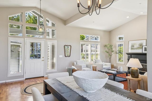 4 Meadow Ridge Dr, Corte Madera, CA 94925