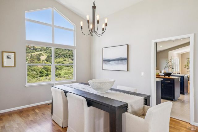 4 Meadow Ridge Dr, Corte Madera, CA 94925