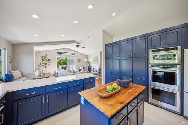 4 Meadow Ridge Dr, Corte Madera, CA 94925