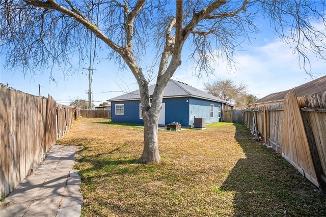 2045 Spanish Trail, Corpus Christi, TX 78410