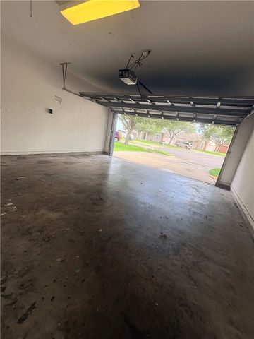 2045 Spanish Trail, Corpus Christi, TX 78410