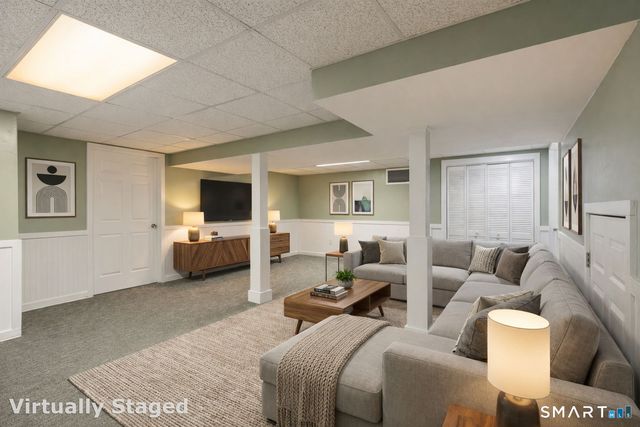 32 School House Hill, Burlington, CT 06013