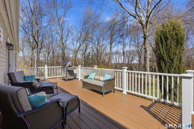 32 School House Hill, Burlington, CT 06013