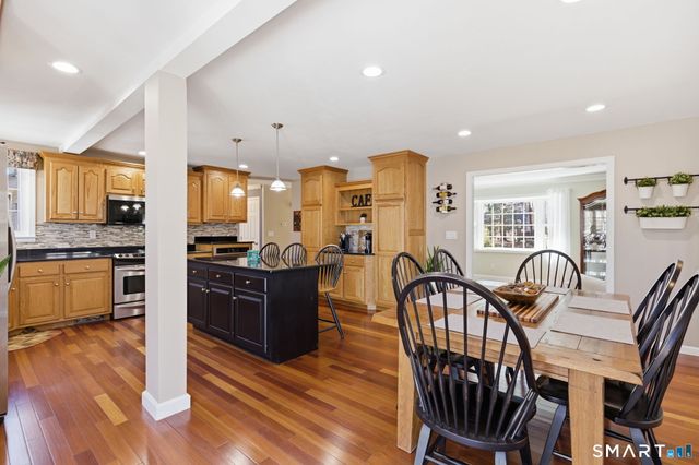 32 School House Hill, Burlington, CT 06013