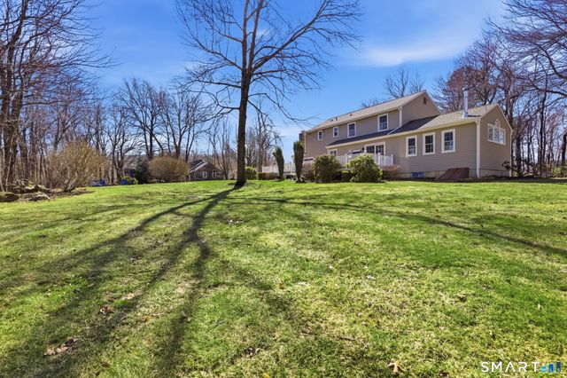 32 School House Hill, Burlington, CT 06013