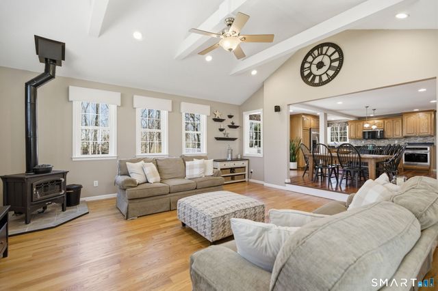 32 School House Hill, Burlington, CT 06013