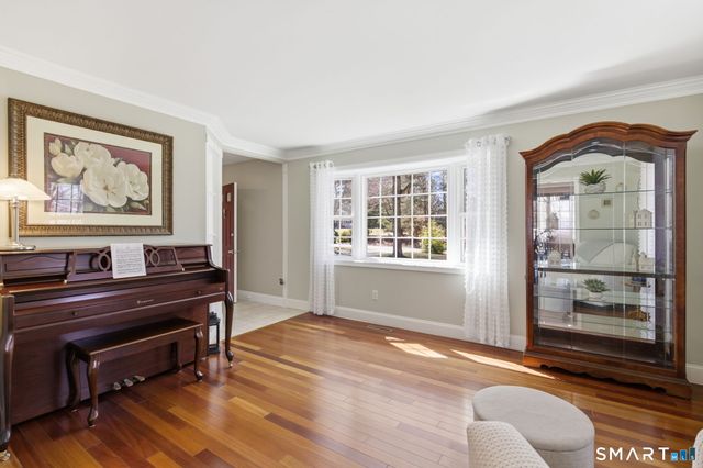 32 School House Hill, Burlington, CT 06013