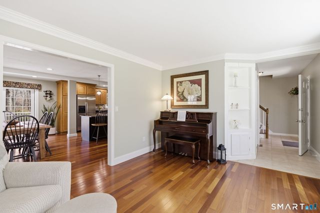 32 School House Hill, Burlington, CT 06013