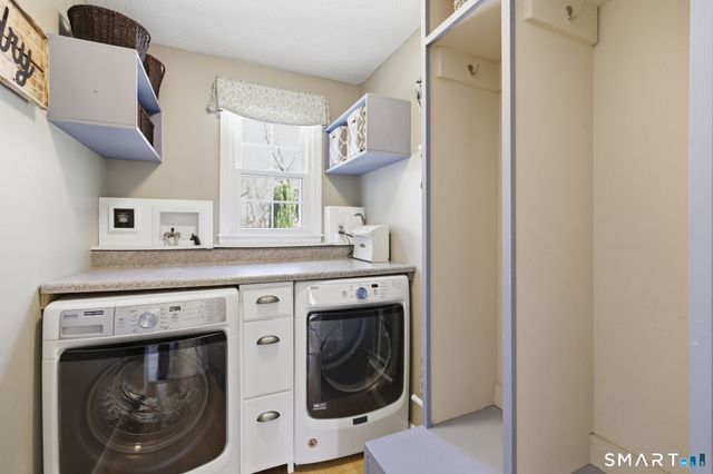 32 School House Hill, Burlington, CT 06013