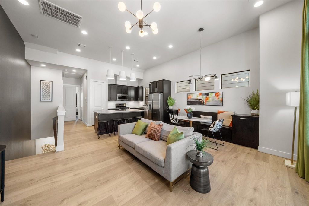 2616 Riverside Drive M, Houston, TX 77004