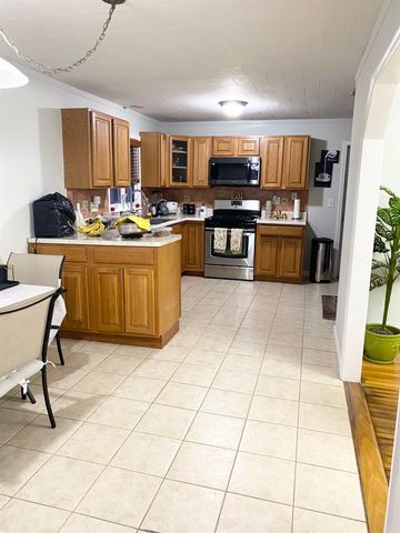 78 GARIBALDI AVE, Lodi, NJ 07644