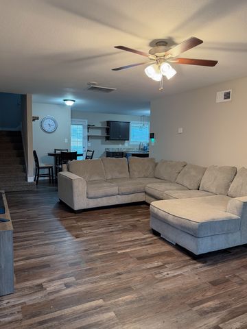465 Irish Hills Dr, Clarksville, TN 37042