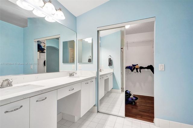 1046 Satinleaf St, Hollywood, FL 33019