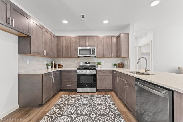 421 N Viewmont Ct, Greenacres, WA 99016