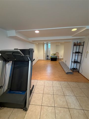 905 POWELL AVE Avenue, Erie, PA 16505