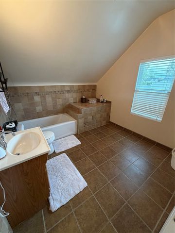 905 POWELL AVE Avenue, Erie, PA 16505