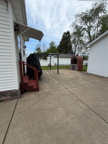 905 POWELL AVE Avenue, Erie, PA 16505