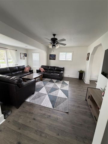 905 POWELL AVE Avenue, Erie, PA 16505