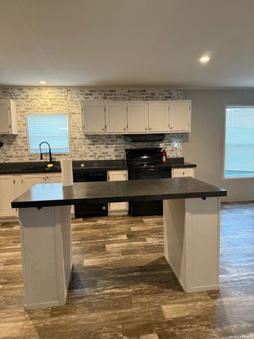 1113 RAMBLE HLS, Canyon Lake, TX 78133
