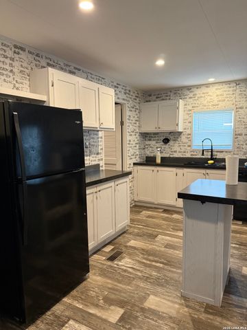 1113 RAMBLE HLS, Canyon Lake, TX 78133