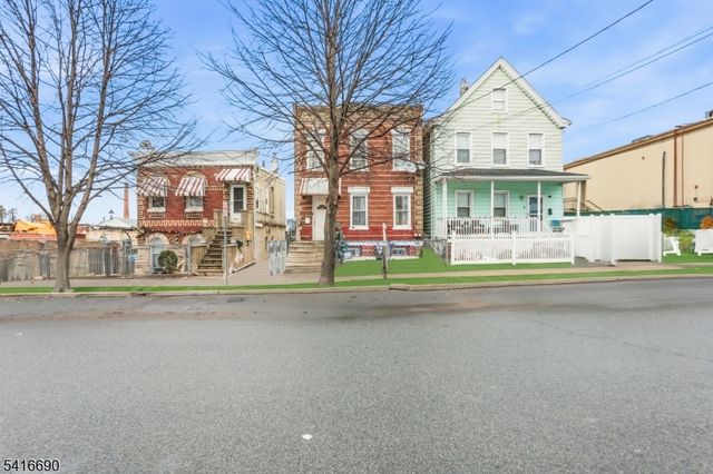 82 Randolph Ave 2, Clifton City, NJ 07011