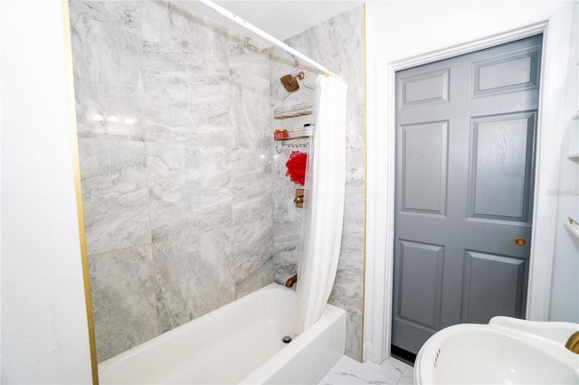 5101 VINSON DRIVE, Tampa, FL 33610