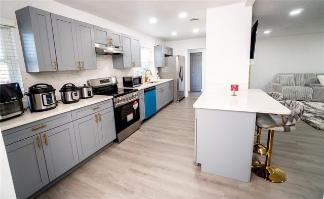 5101 VINSON DRIVE, Tampa, FL 33610