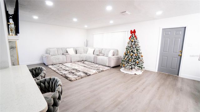 5101 VINSON DRIVE, Tampa, FL 33610