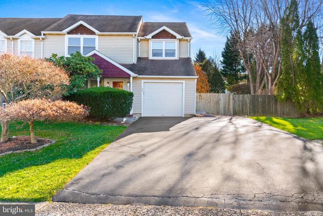 29 TREE BARK LN, Southampton, PA 18966