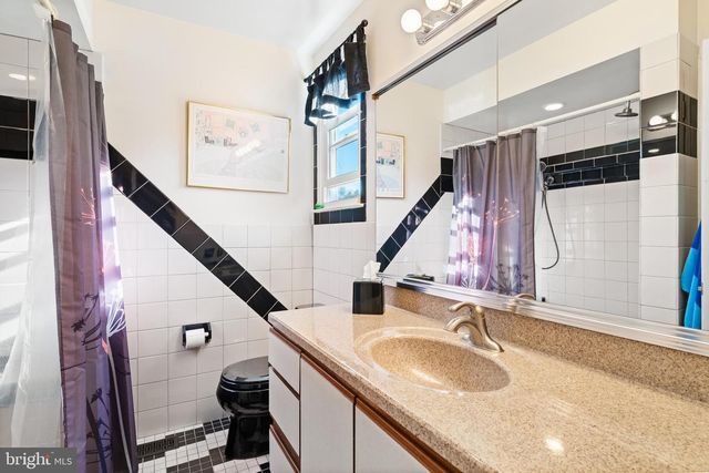 29 TREE BARK LN, Southampton, PA 18966