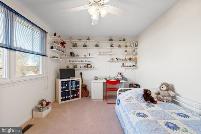 29 TREE BARK LN, Southampton, PA 18966