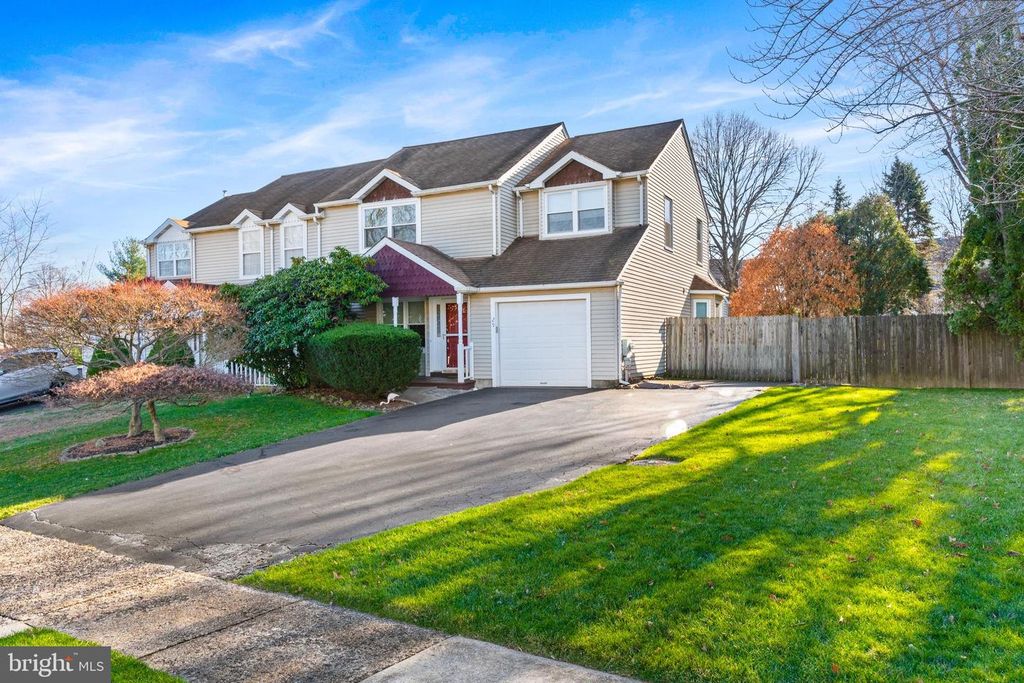 29 TREE BARK LN, Southampton, PA 18966