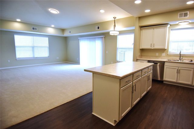 1427 34th Avenue SW 217, Altoona, IA 50009