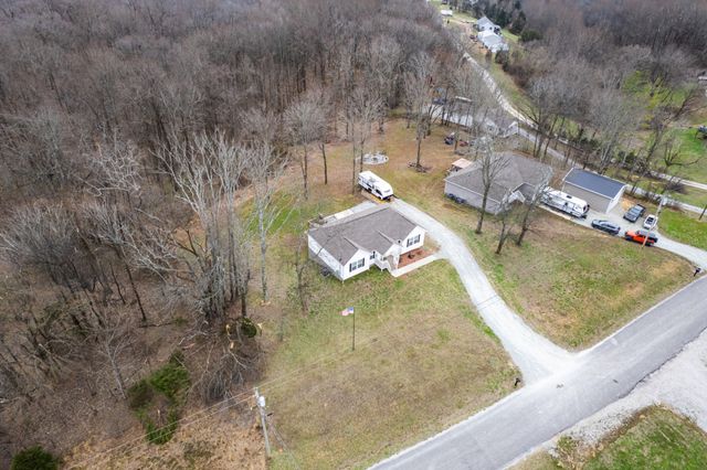 2092 Garner Rd, Mount Pleasant, TN 38474