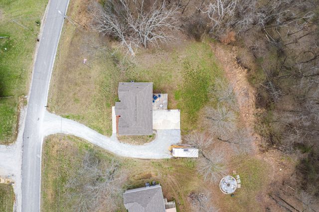 2092 Garner Rd, Mount Pleasant, TN 38474