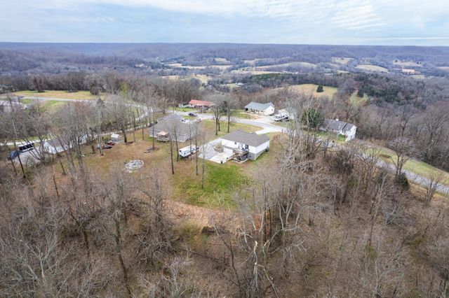 2092 Garner Rd, Mount Pleasant, TN 38474