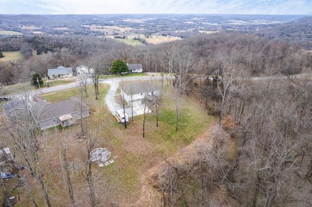 2092 Garner Rd, Mount Pleasant, TN 38474