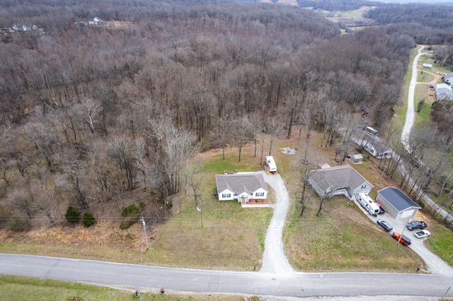 2092 Garner Rd, Mount Pleasant, TN 38474
