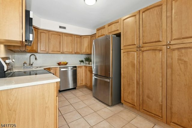 28 Wareham Ct, Scotch Plains Twp., NJ 07076