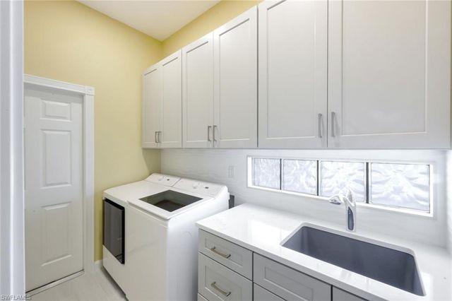 4322 Queen Elizabeth WAY, Naples, FL 34119