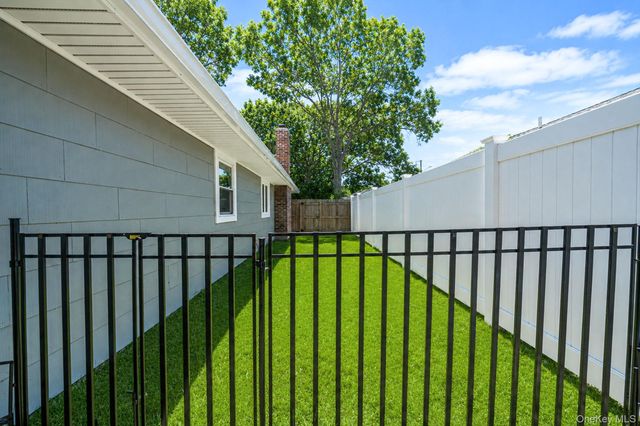 7 Pennwood Drive, Mastic Beach, NY 11951