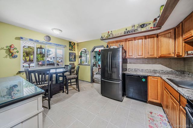 7 Pennwood Drive, Mastic Beach, NY 11951
