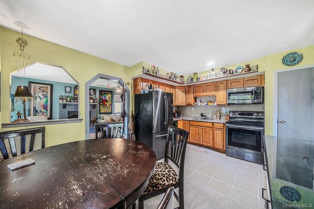 7 Pennwood Drive, Mastic Beach, NY 11951