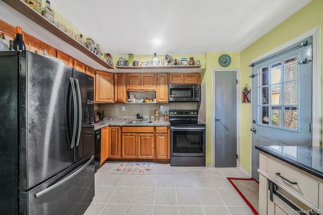 7 Pennwood Drive, Mastic Beach, NY 11951